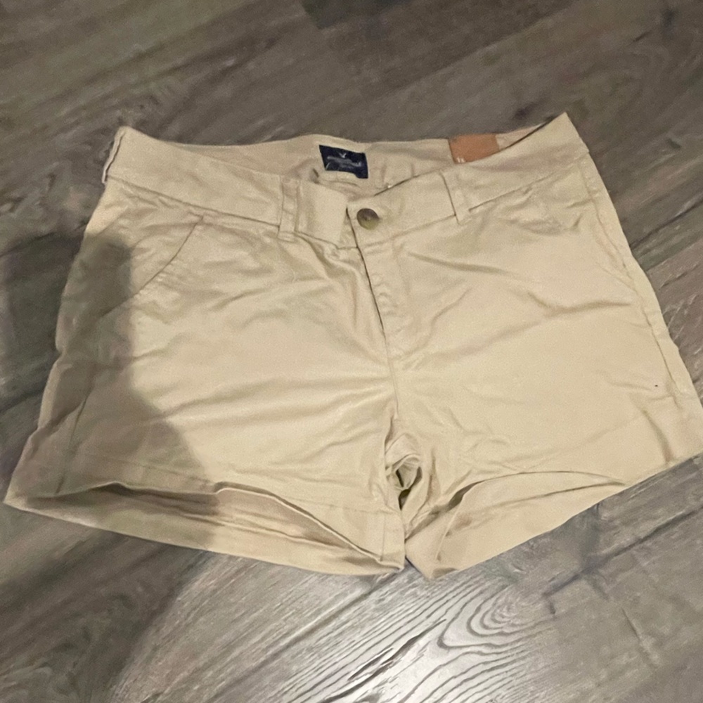 Khaki shorts American eagle